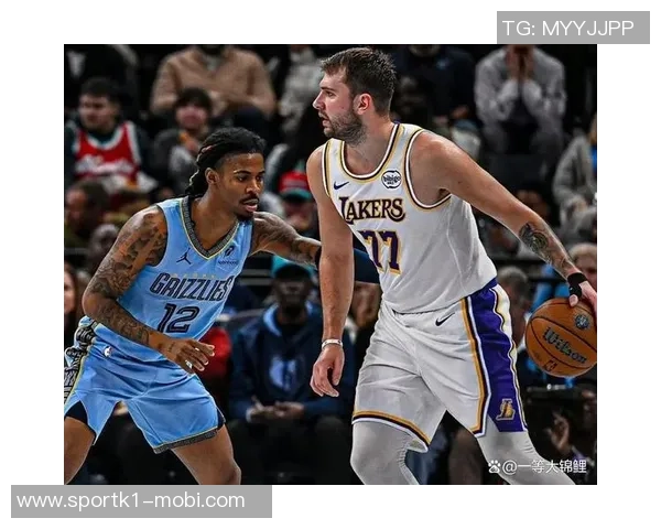 东契奇与父亲同坐过山车搞笑P图展现男人永葆少年心态的乐趣 东契奇与父亲同坐过山车搞笑P图展现男人永葆少年心态的乐趣