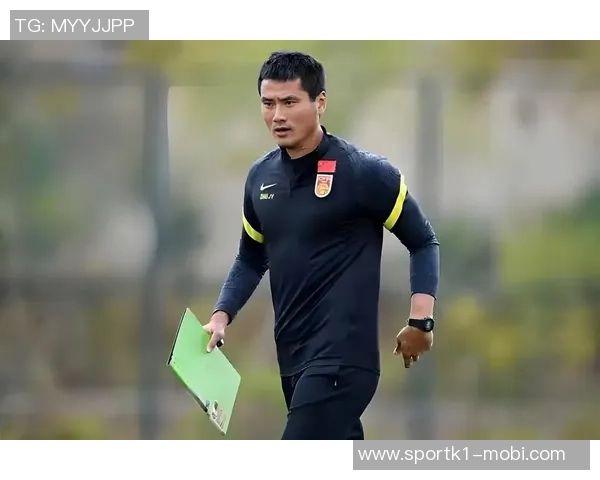 国足专注体能训练邵佳一持续考察队员状态与表现 国足专注体能训练邵佳一持续考察队员状态与表现